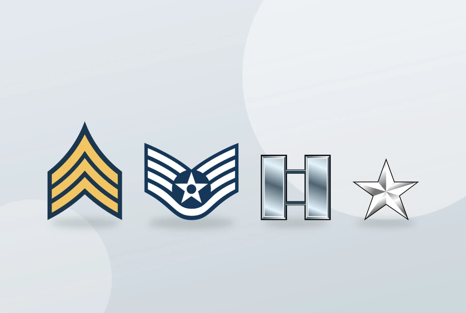 Illustration: Dienstgrade der US-Streitkräfte erkennen